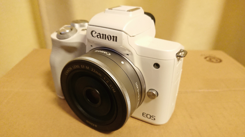 新品 Canon EOS Kiss M レンズセット 白 - ミラーレス一眼