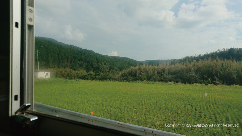 マザー牧場への路線バス車内から田園風景