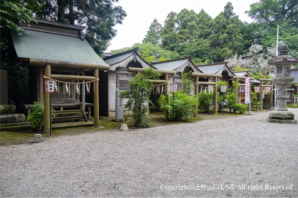 水戸八幡宮の末社群