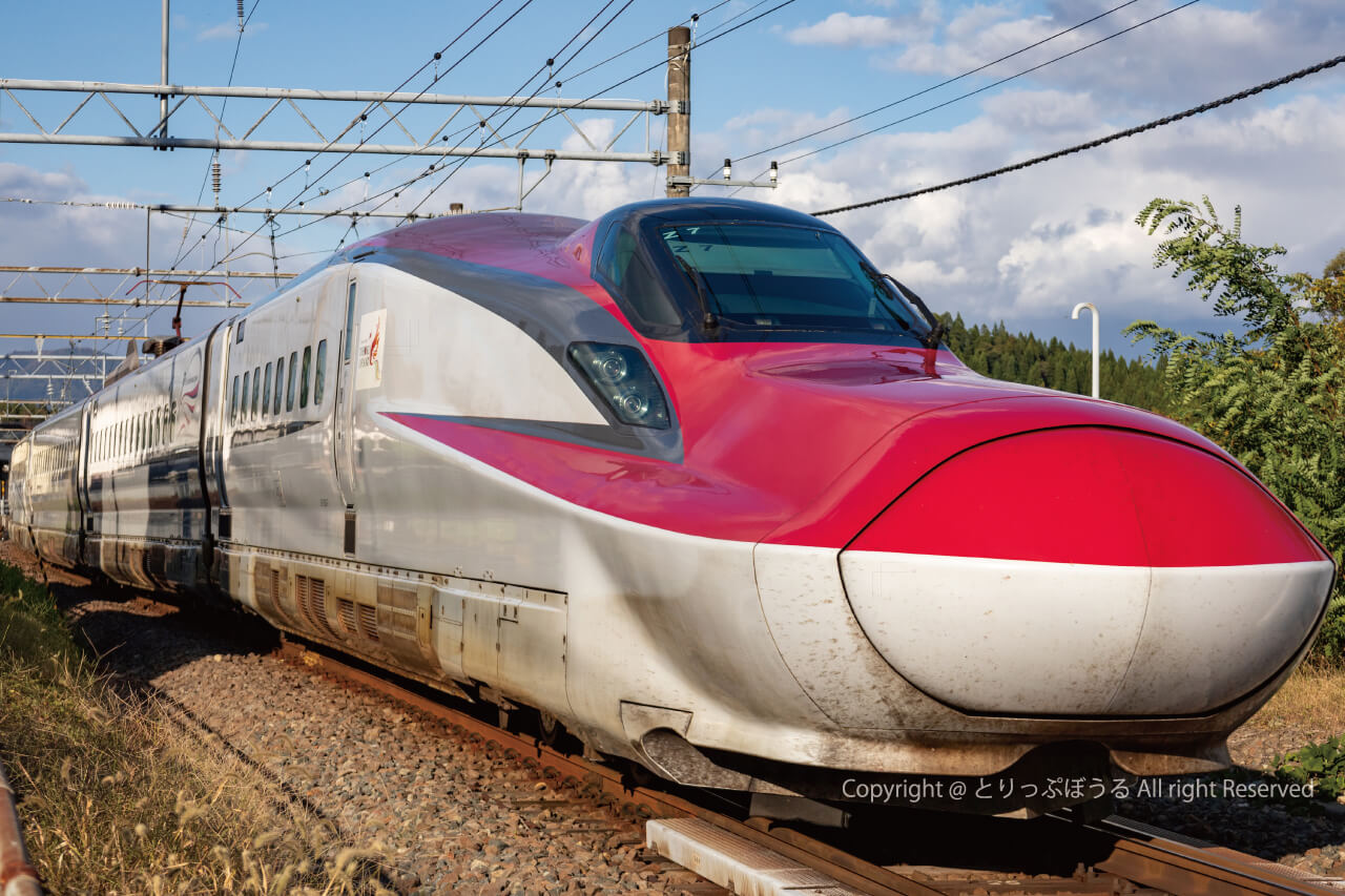秋田新幹線E6系角館駅付近