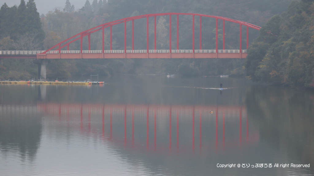 亀山湖赤い橋