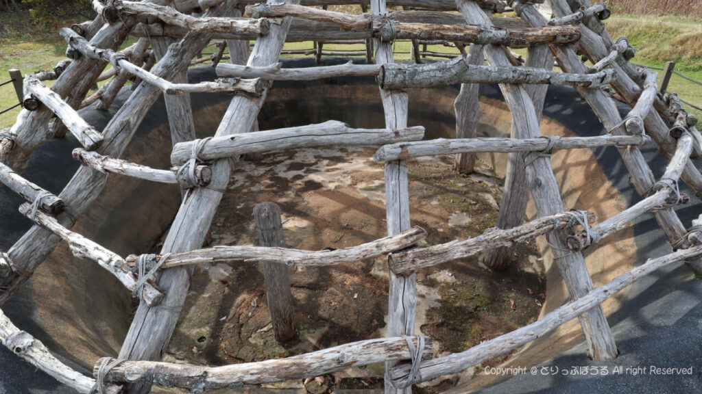 大船遺跡竪穴式住居骨格と内部