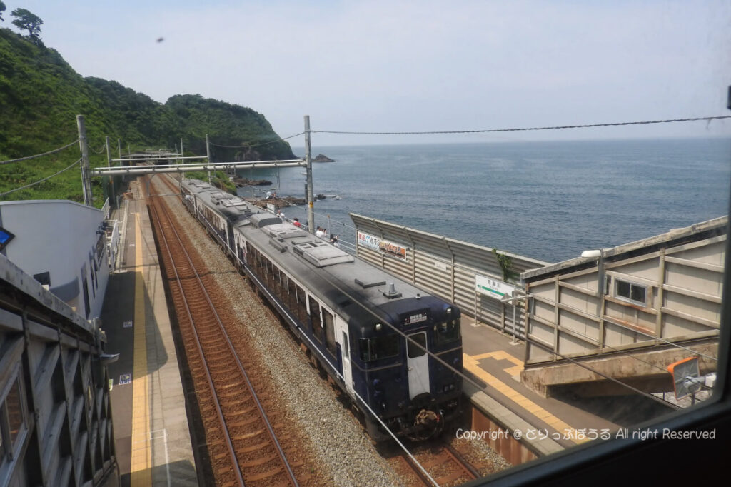 青海川駅跨線橋から越乃ShuKura