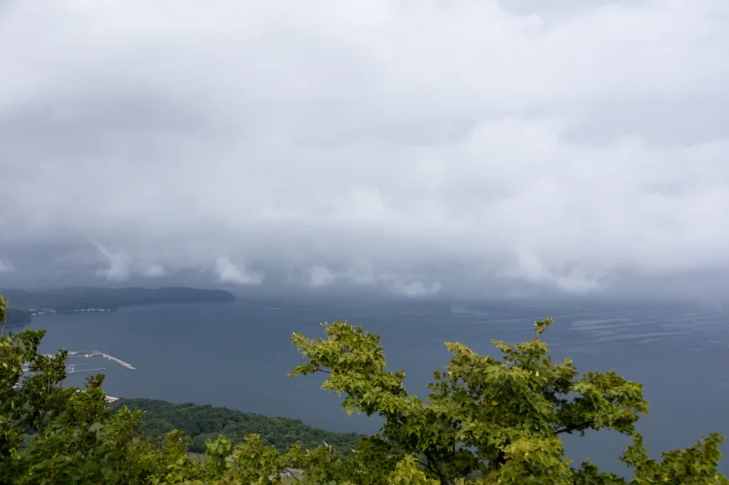 湧別方面に迫る雨雲