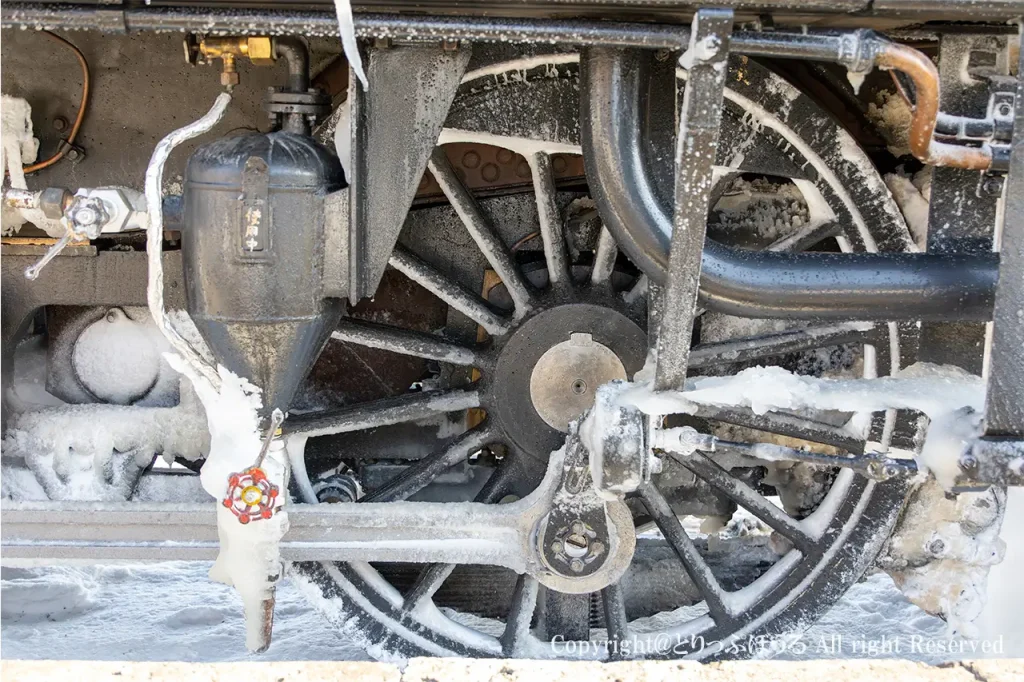 標茶駅到着時の雪だらけの動輪