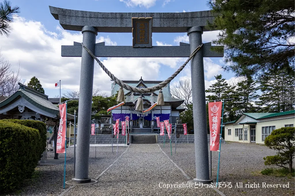鹿部神社本殿と鳥居