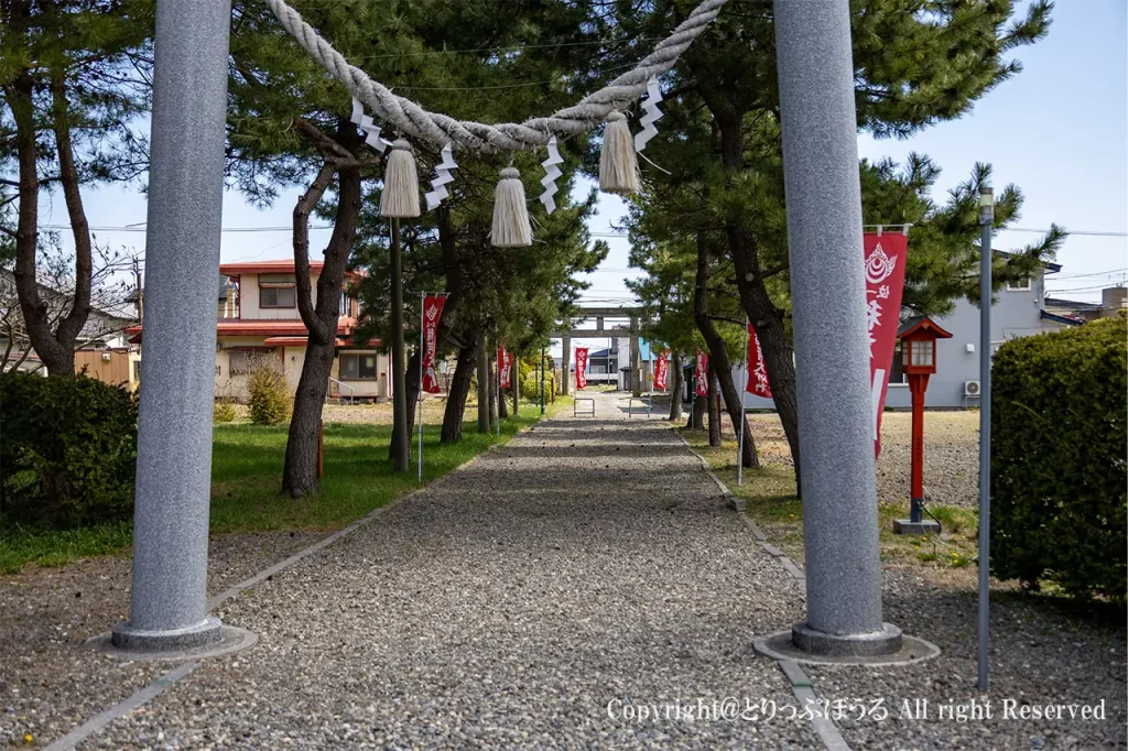 鹿部神社鳥居と参道