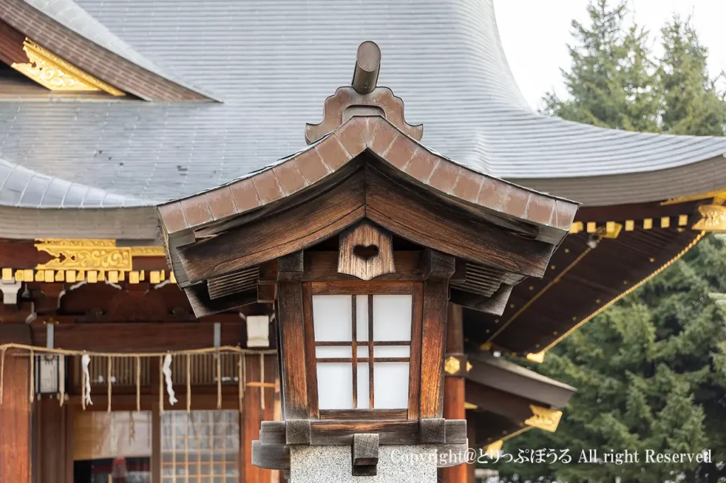 美瑛神社ハートマークの灯籠