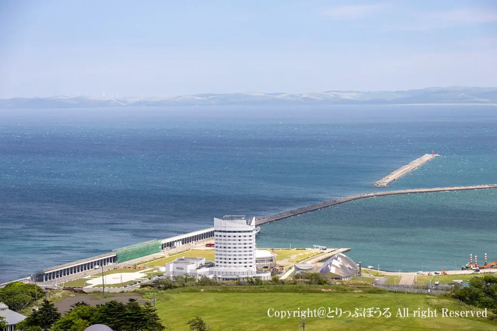 稚内公園から見た防波堤ドーム