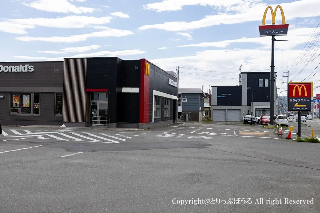 日本最北端のマクドナルド40号稚内店の外観