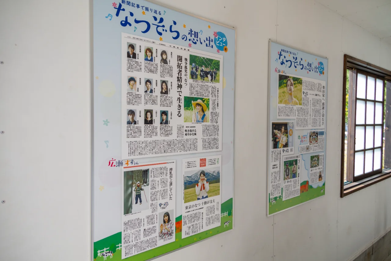 なつぞらエリアの柴田家 牛舎の内部に展示されたドラマを説明するパネル