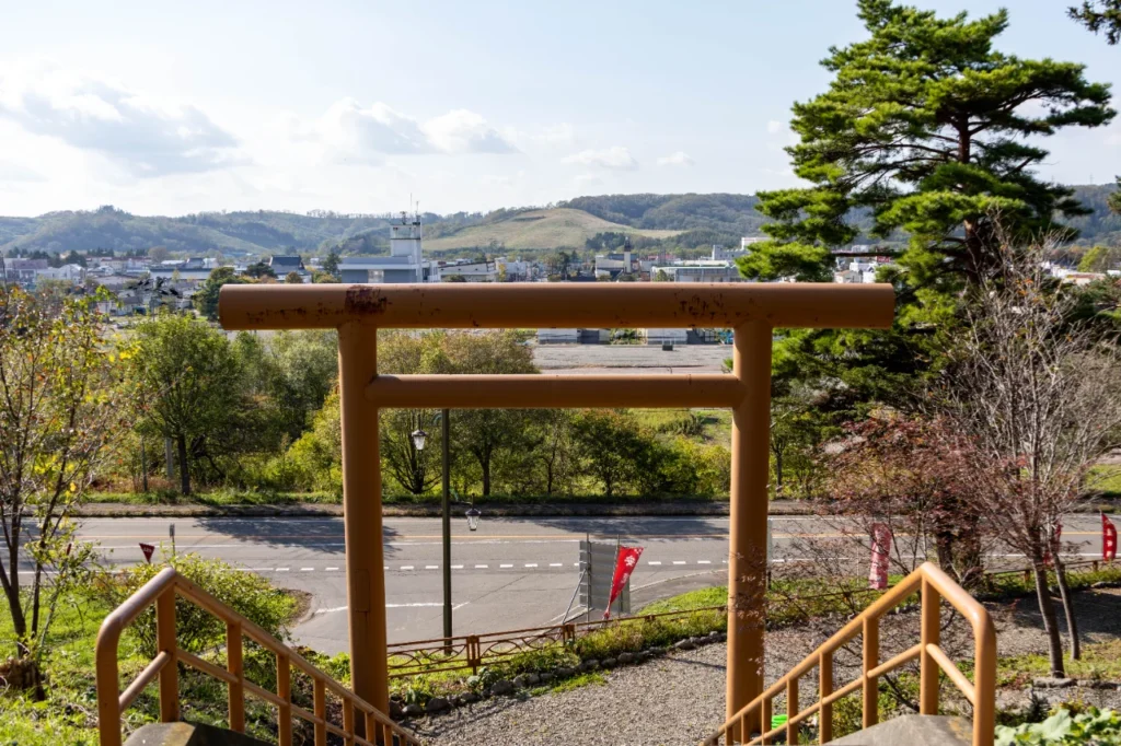 浦幌神社の参道の階段を見下ろした様子